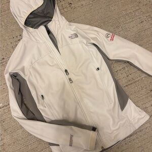 The North Face Summit Series White & Gray Ski Jacket⛷️